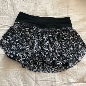 Lululemon black & white floral skirt